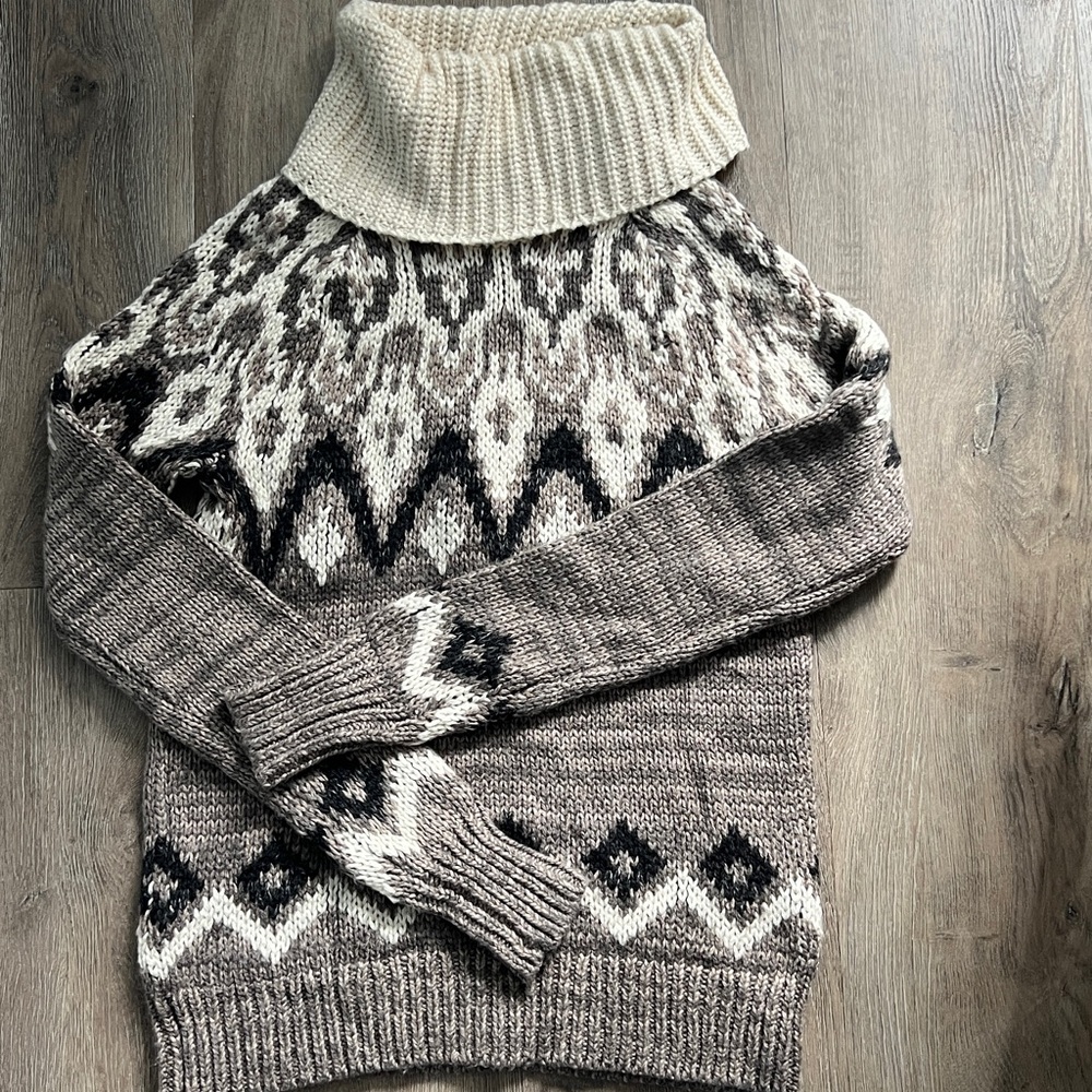 Abercrombie & Fitch Cream and Brown Knit Sweater